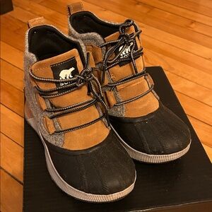 Sorel Black and Brown Winter Boots